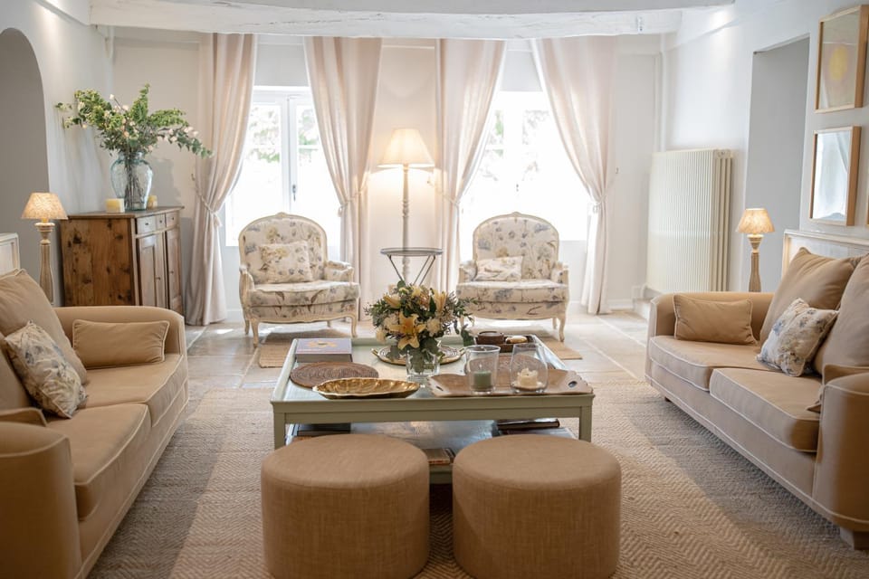 Living room, Seating area