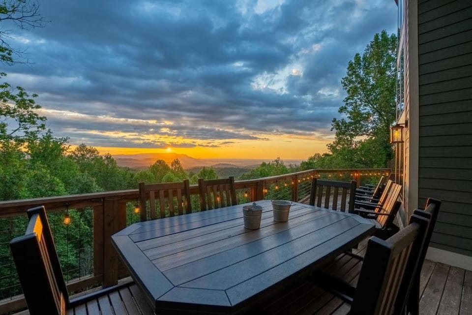 Smoky Skies Where the Mountains Touch the Sky Chalet in Gatlinburg
