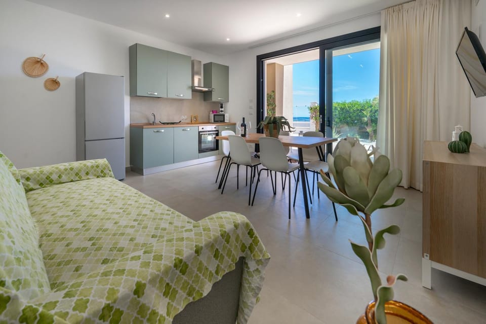 TV and multimedia, Kitchen or kitchenette, Living room, Dining area, oven