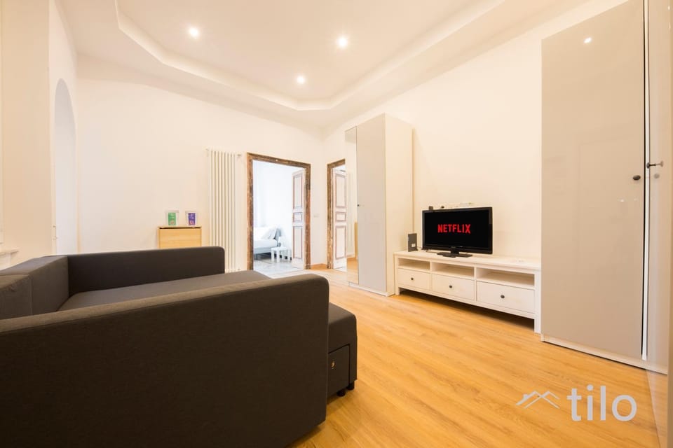 Communal lounge/ TV room, TV and multimedia, Living room, Seating area, Evening entertainment, wardrobe
