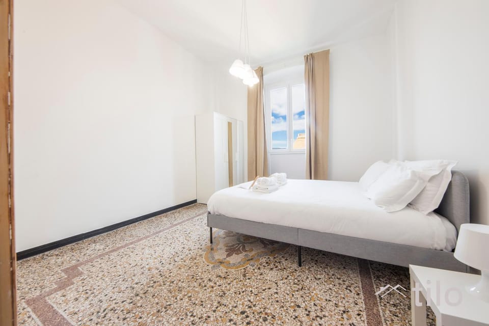 Bed, Living room, Photo of the whole room, Seating area, Bedroom