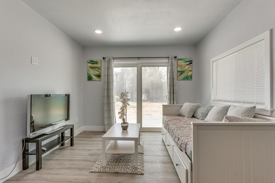 End Unit with Clear Lake Access in NorCal! Apartment in Clear Lake