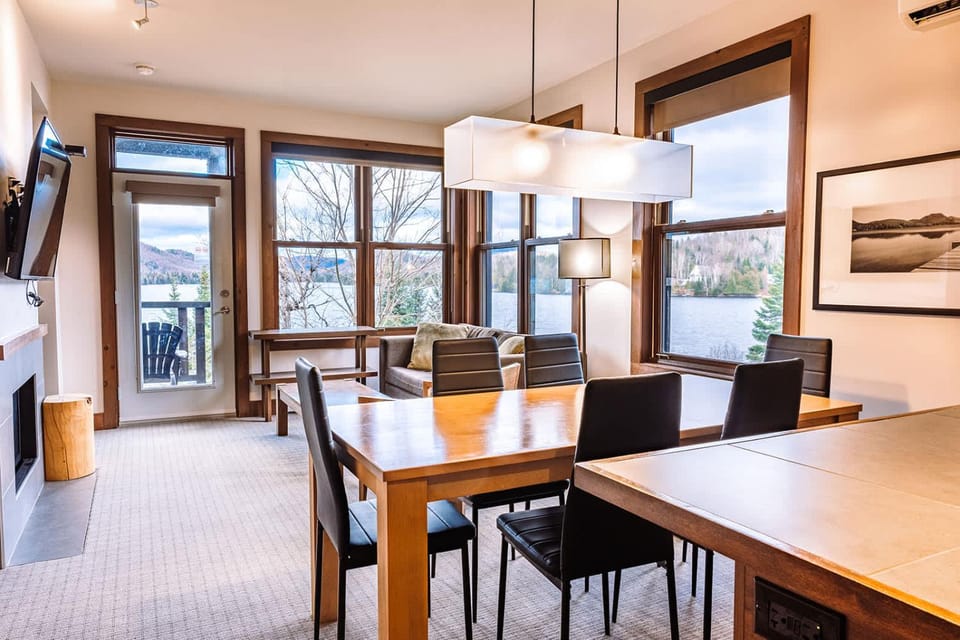 Waterfront Suite & Lake Resort House in Ontario