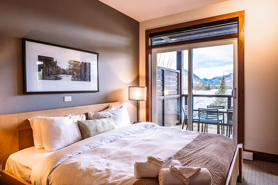 Waterfront Suite & Lake Resort House in Ontario