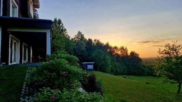 Property building, Natural landscape, Garden, Garden view, Sunrise