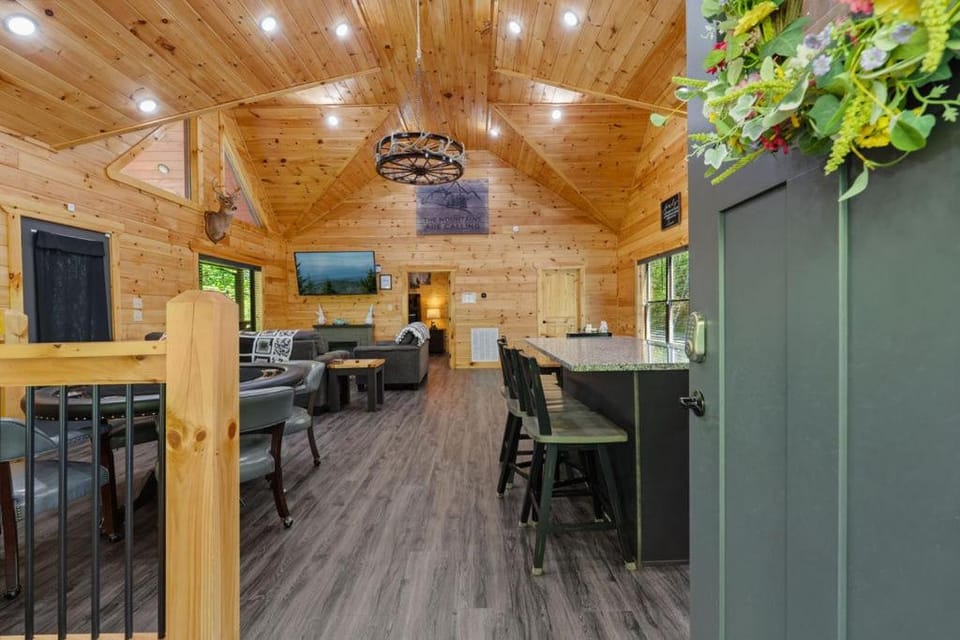 Rollin' in the Mountains Let the Good Times Roll Chalet in Gatlinburg