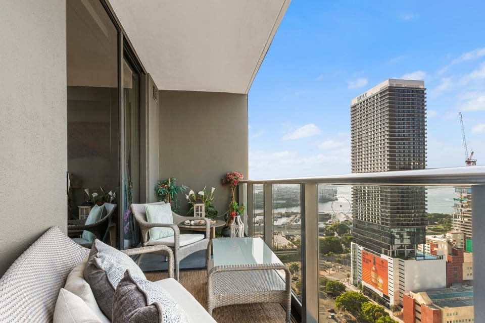Patio, Day, View (from property/room), Balcony/Terrace, Seating area, City view