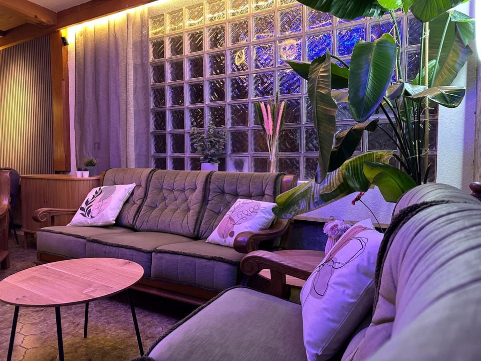 Communal lounge/ TV room