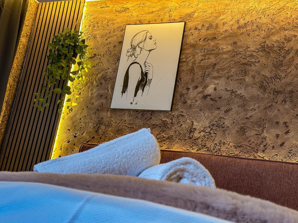 Bed, Photo of the whole room, Decorative detail