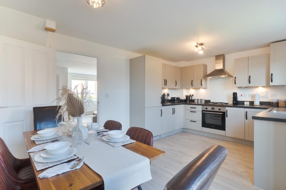 Kitchen or kitchenette, Dining area, dishwasher, oven, pet friendly, stove, toaster