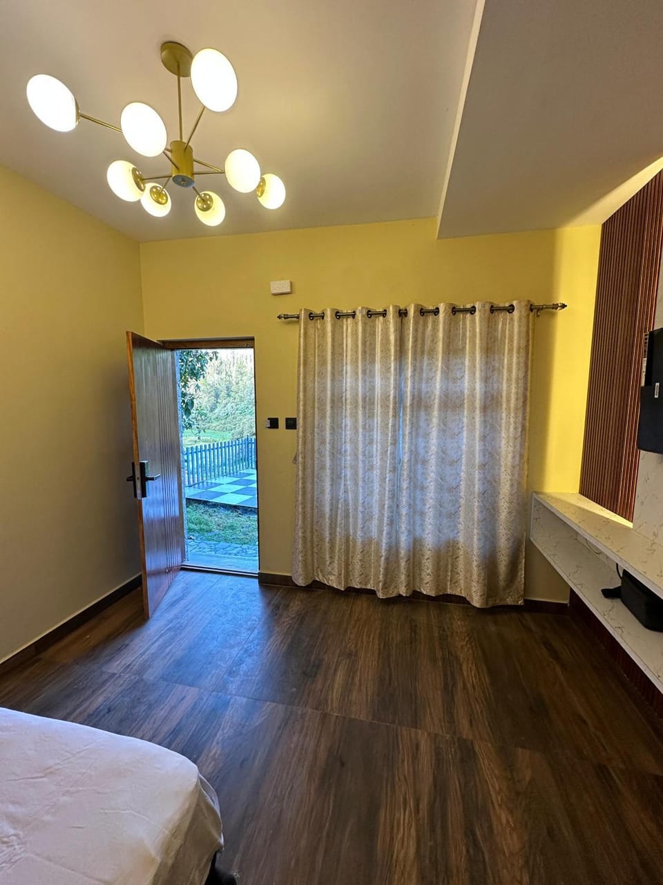 Photo of the whole room, Bedroom