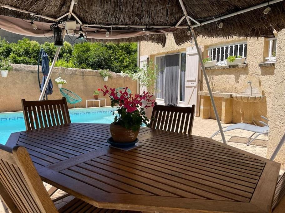 Patio, Dining area, Pool view, Swimming pool