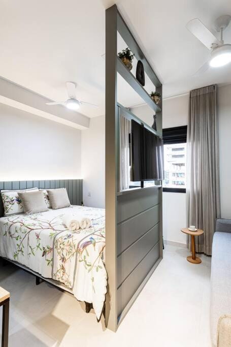 Bed, TV and multimedia, Bedroom