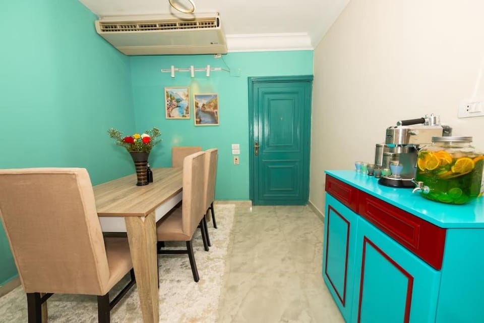 Coffee/tea facilities, Dining area