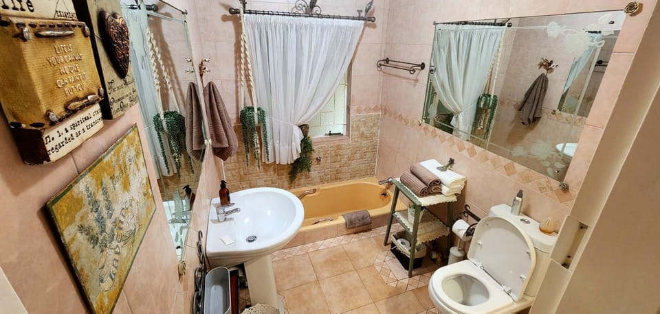 Toilet, Bathroom, towels