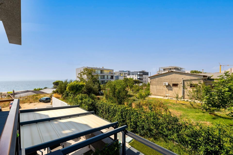 Property building, Day, Natural landscape