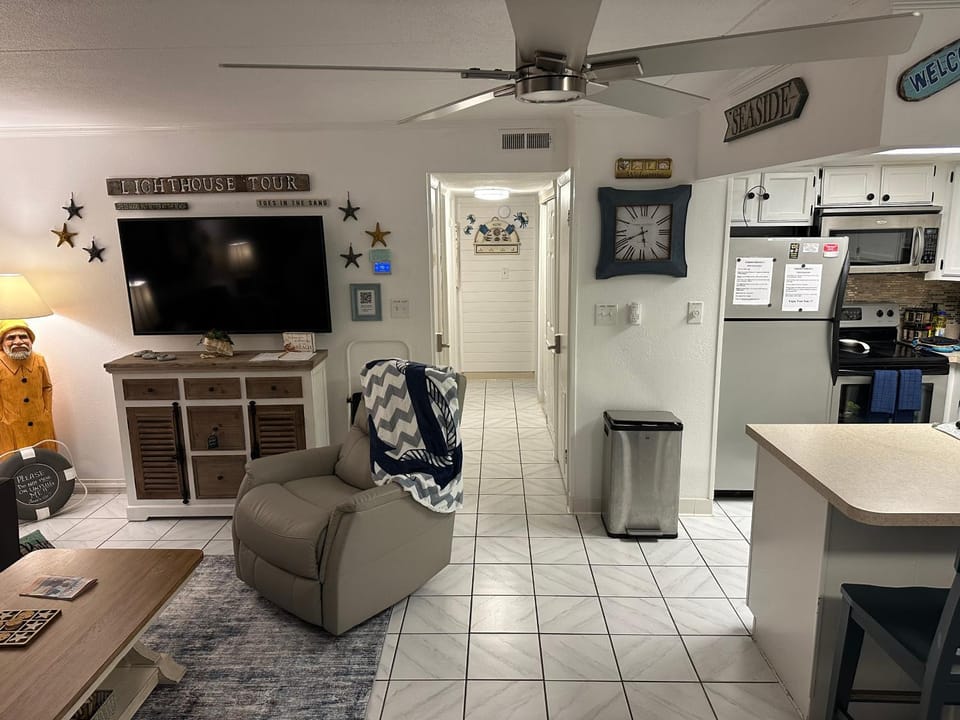 Captain's Quarters Apartment in Ocean City