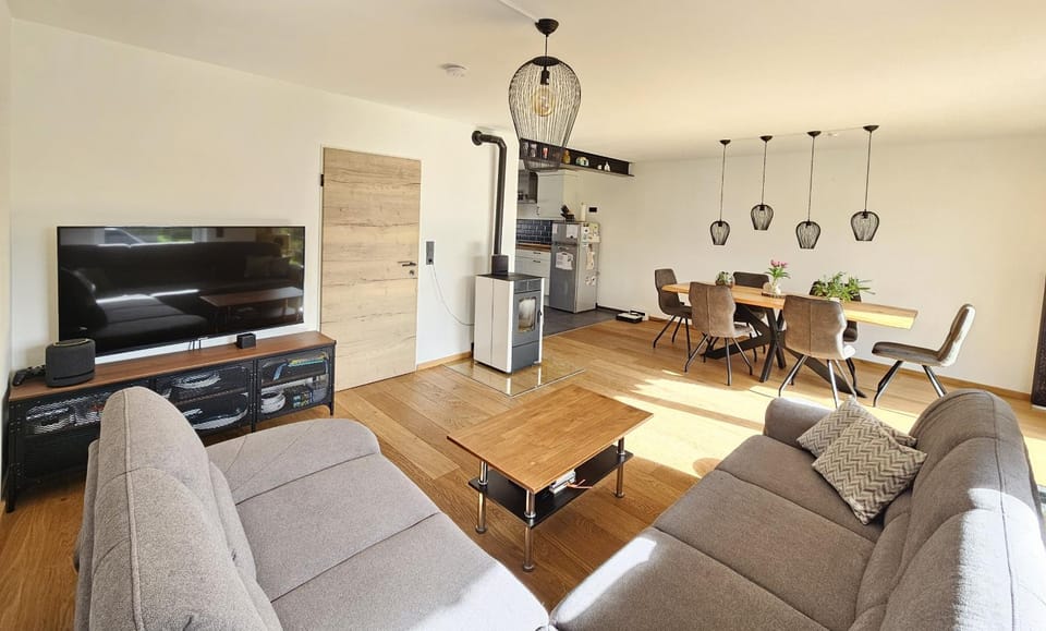 Communal lounge/ TV room, TV and multimedia, Living room, Dining area, Evening entertainment, oven
