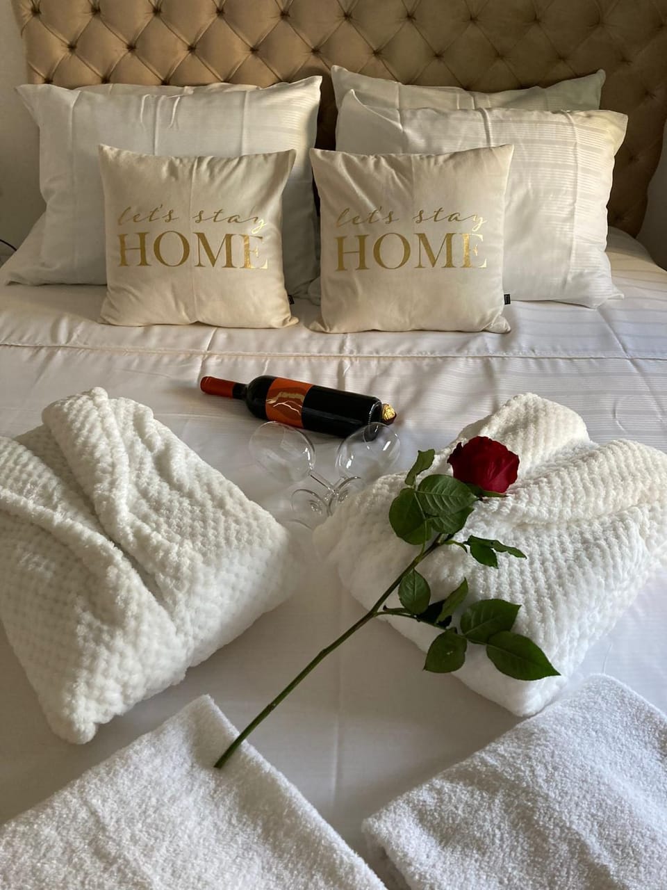 Bed, Photo of the whole room, Bedroom, towels