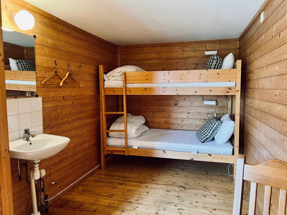 Bed, Bedroom, bunk bed