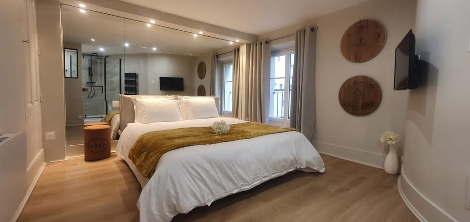 Bed, Photo of the whole room, Bedroom
