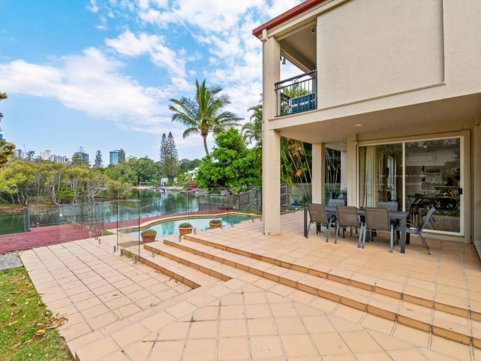 Amazing Broadwater City View Holiday Home with pool House in Gold Coast