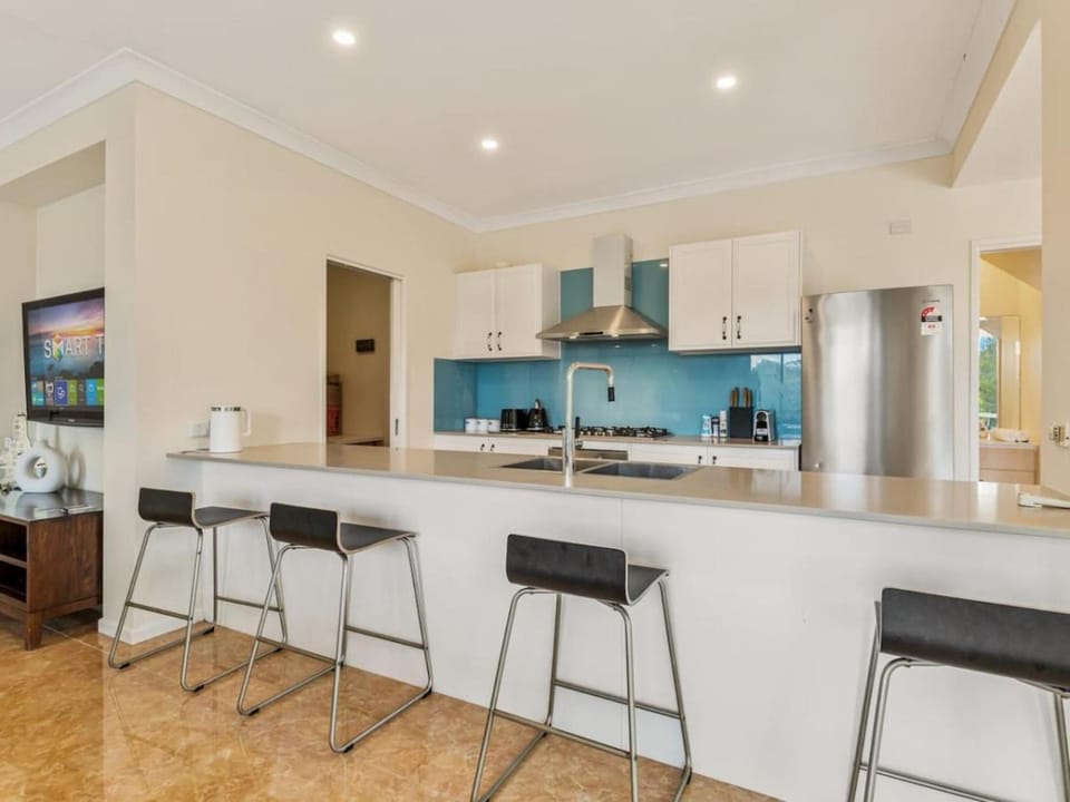 Amazing Broadwater City View Holiday Home with pool House in Gold Coast