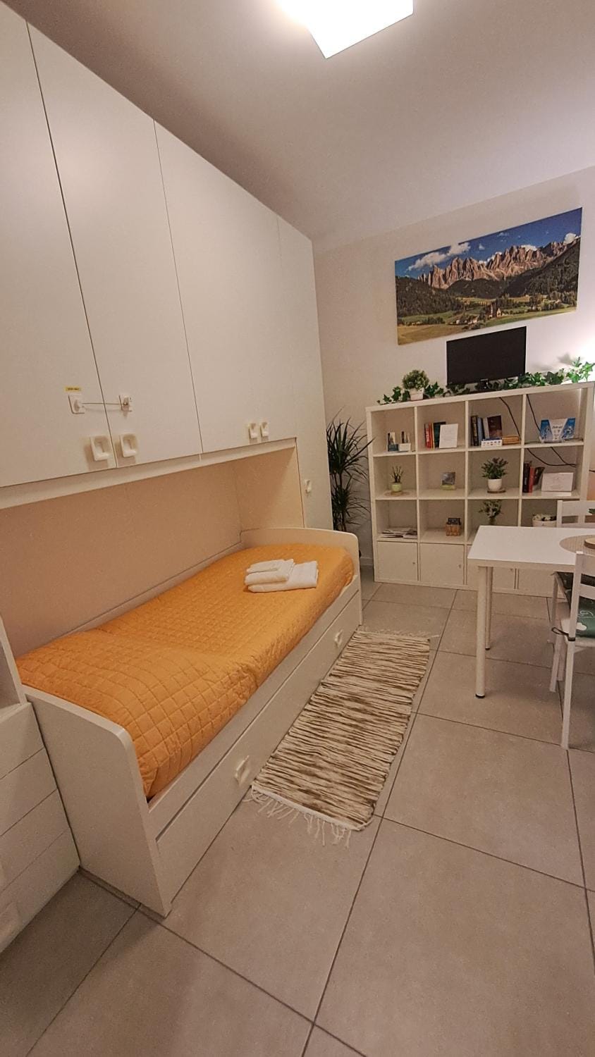 Bed, Living room, Photo of the whole room, Seating area, Bedroom