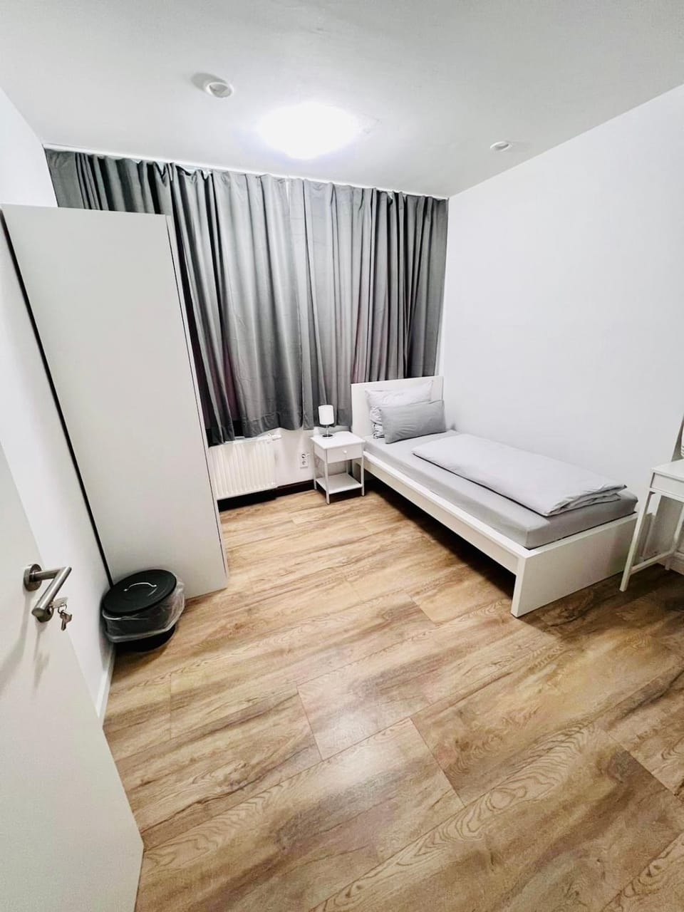 Photo of the whole room, Bedroom