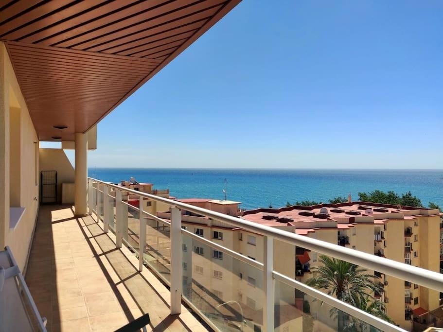Apartamento moderno con vistas al mar, piscina & parking Apartment in Fuengirola