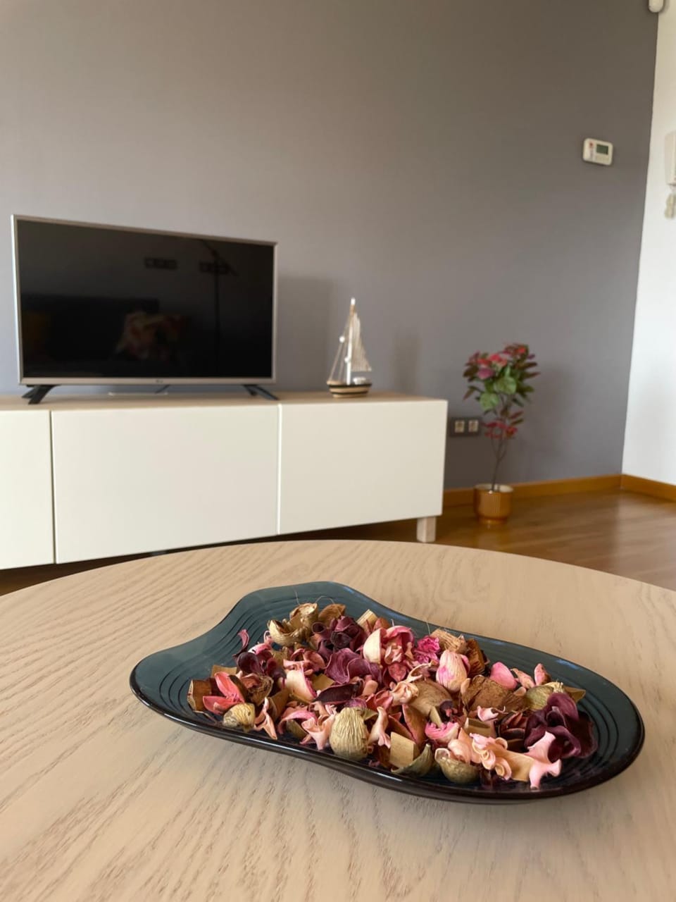 TV and multimedia, Living room, Dining area