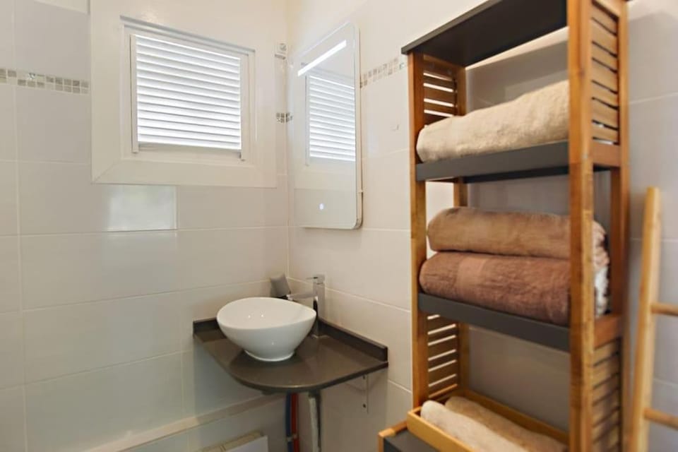 Bathroom, towels