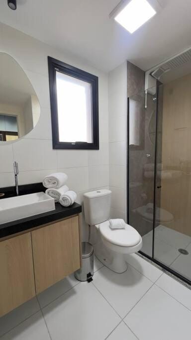 Shower, Toilet, Bathroom, towels