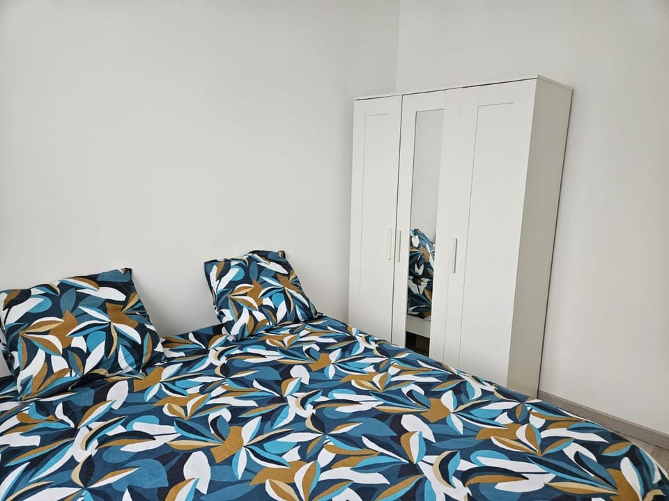 Bed, Photo of the whole room, Bedroom, wardrobe