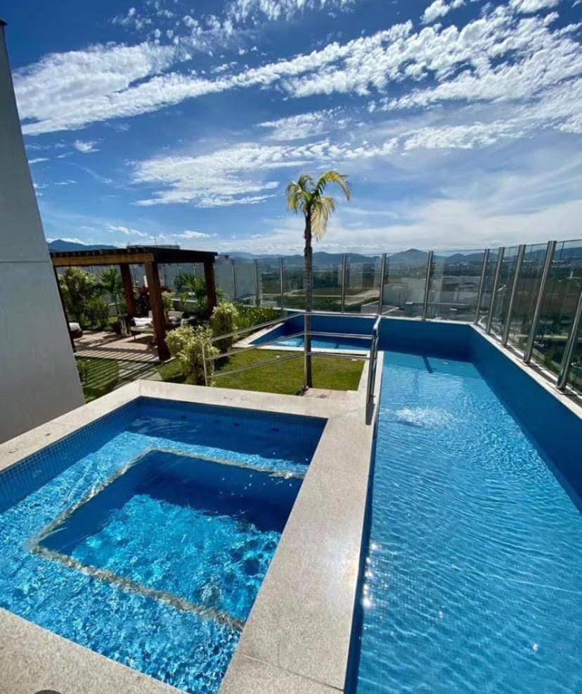 Hot Tub, Hot Tub