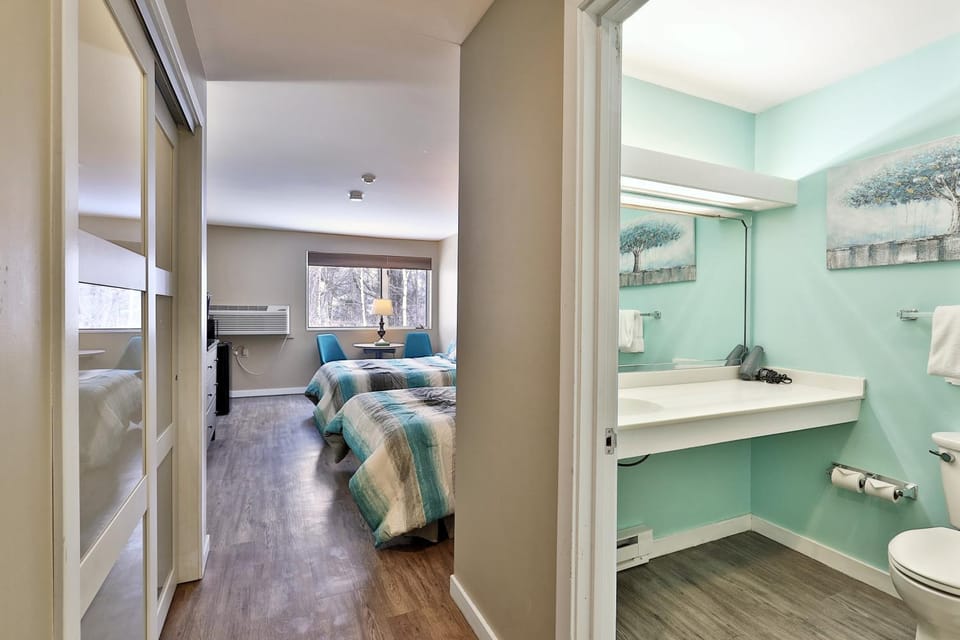 Bathroom, Photo of the whole room