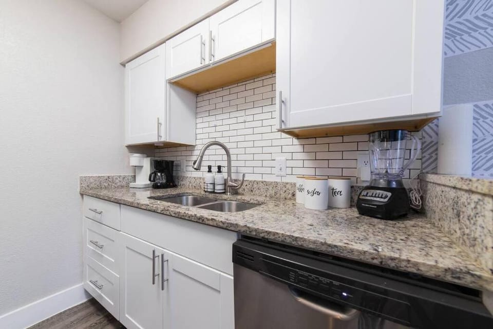 Walk to FIFA at AT&T Stadium-Free Parking Apartment in Arlington