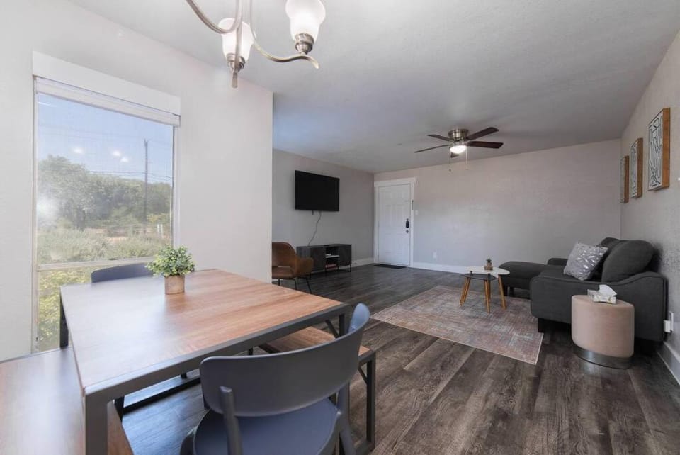 Walk to FIFA at AT&T Stadium-Free Parking Apartment in Arlington