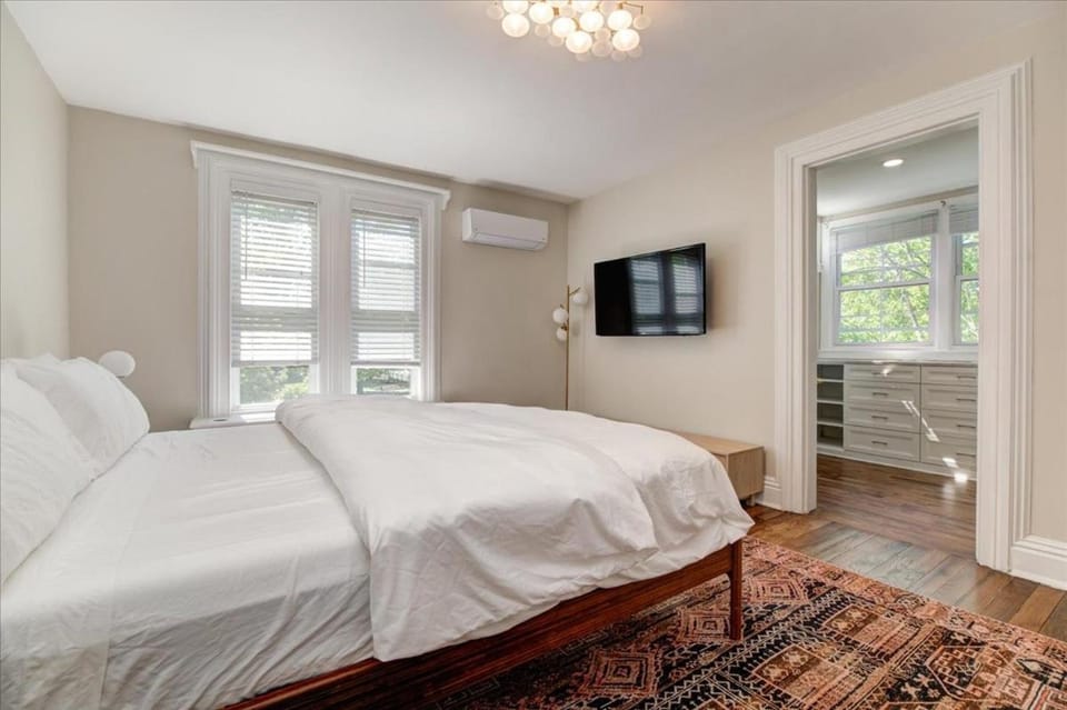 7BR Spacious Property Perfect For up to 15! House in West Orange