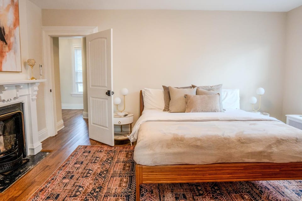 Bed, Photo of the whole room, Bedroom, flat iron