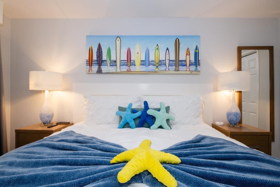 Bed, Decorative detail, Bedroom