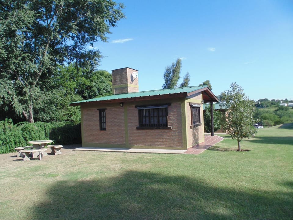 Property building, Day, Garden, Garden view, Landmark view