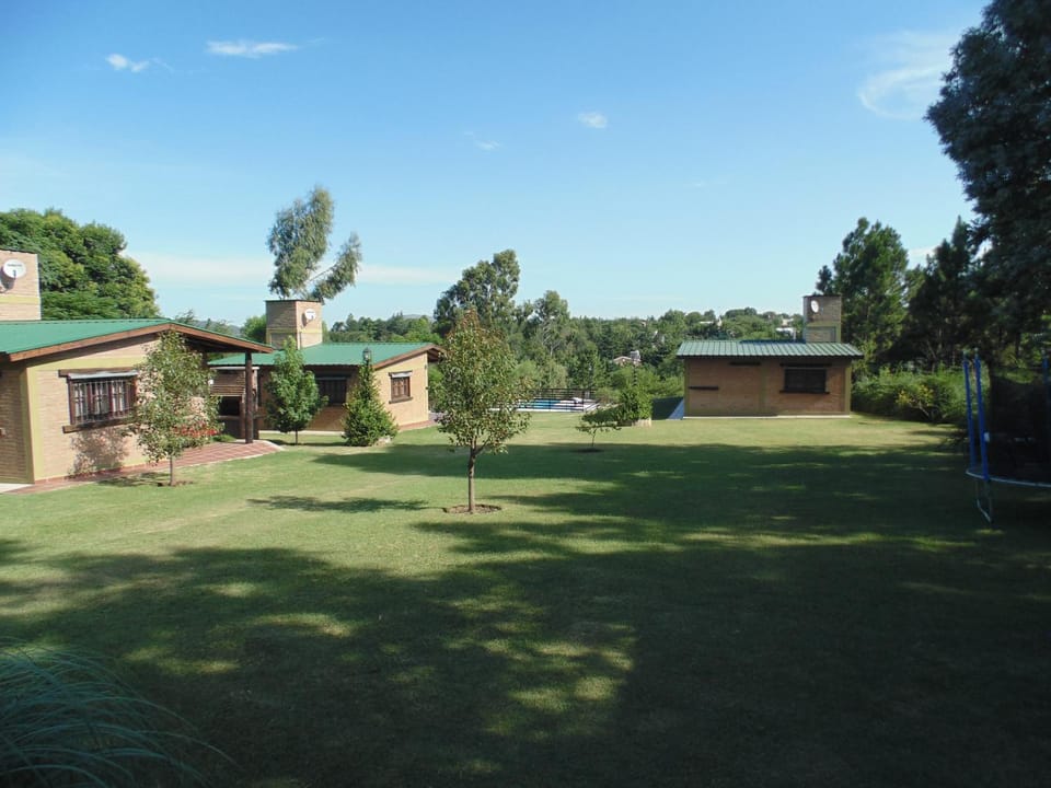 Property building, Day, Natural landscape, Garden, Garden view
