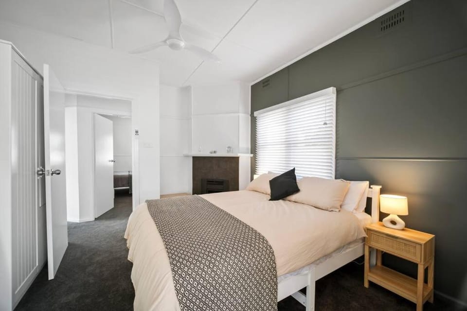 Bed, Photo of the whole room