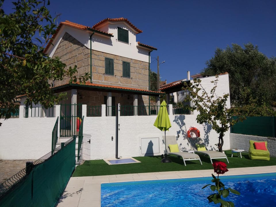 Casa do Chão do Ribeiro House in Portugal