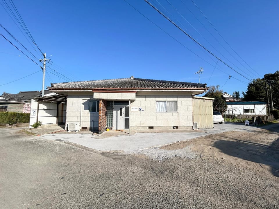 Property building, Day