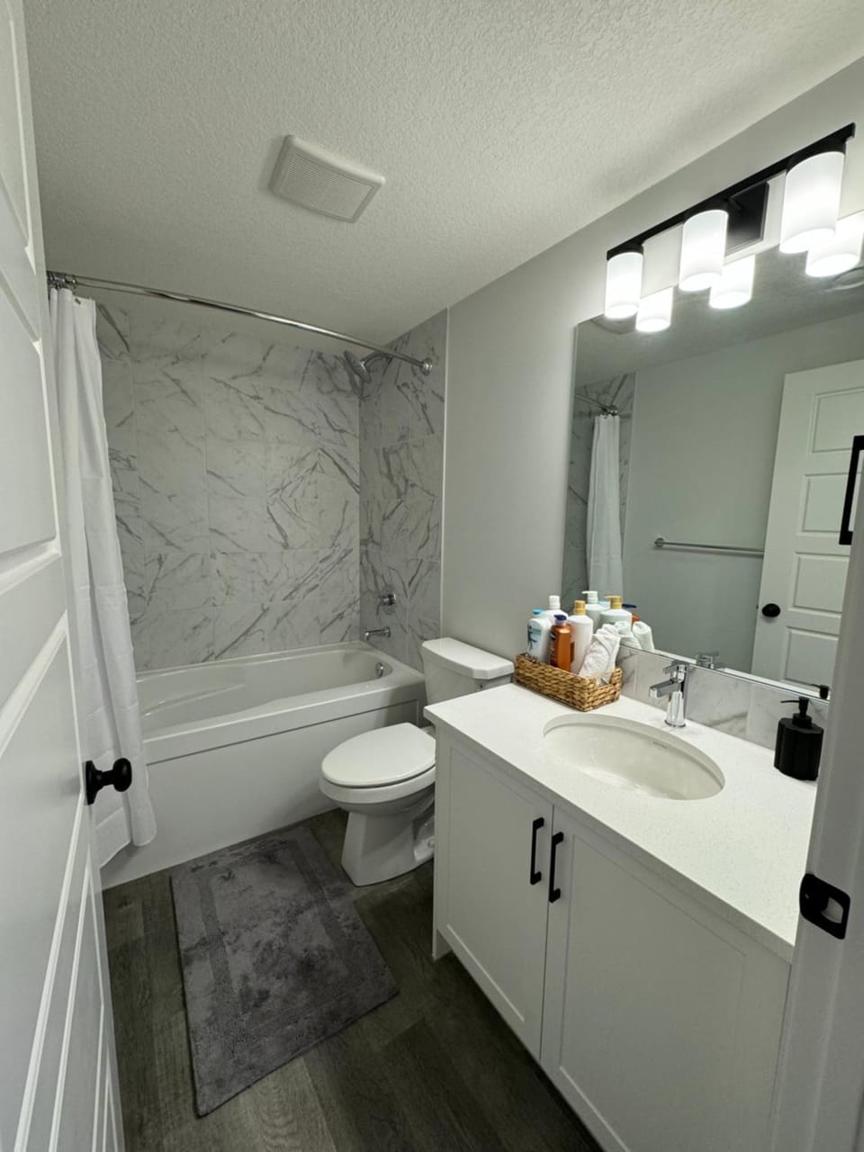 Toilet, Bathroom, towels