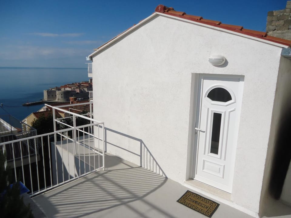 Facade/entrance, Facade/entrance, View (from property/room), Area and facilities