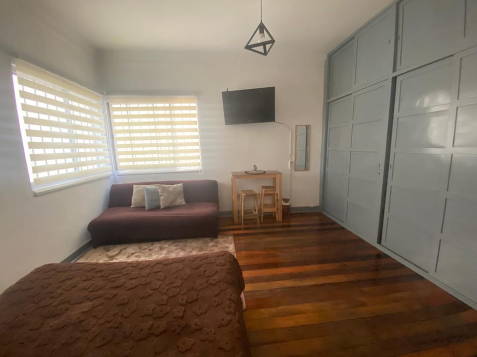 Bed, TV and multimedia, Photo of the whole room, Bedroom, wardrobe