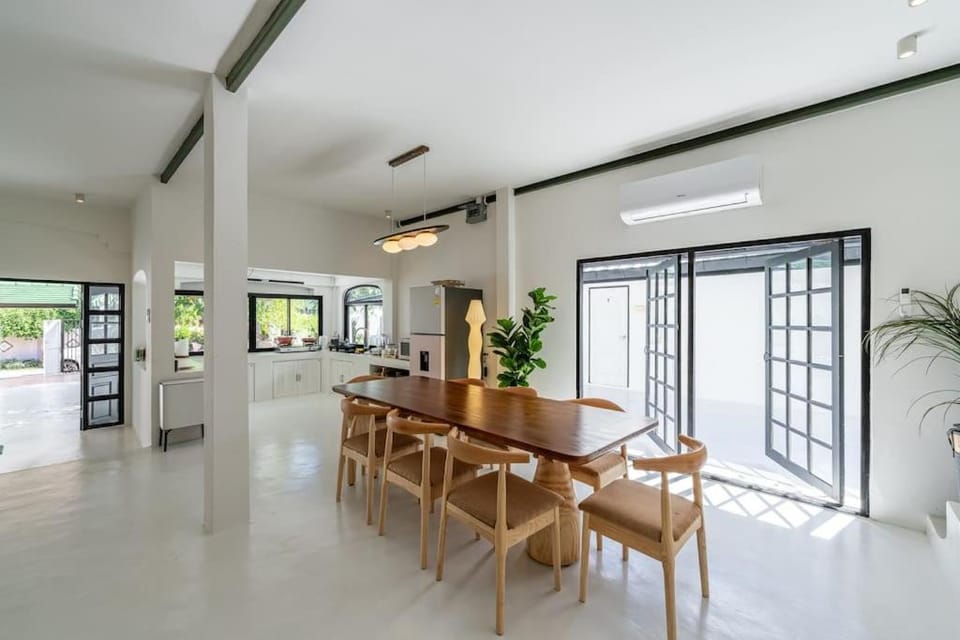 Stunning Pool Villa - In Old Town Chiang Mai Daily Housekeeping Villa in Chiang Mai